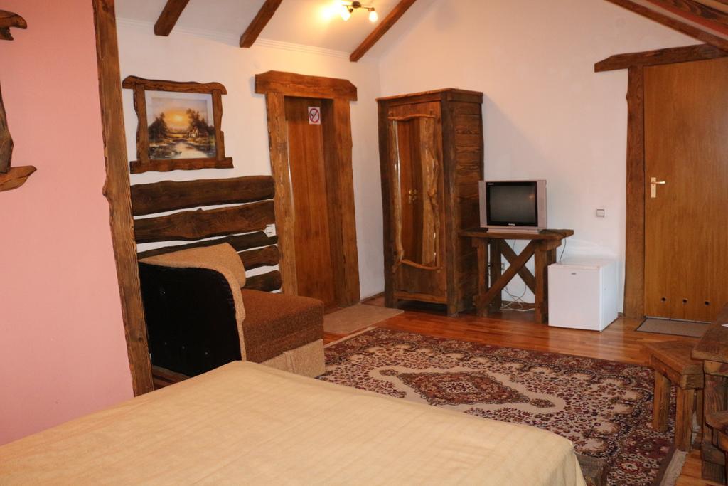 Eco Grill Hotel Restaurant Aquarius Львів Номер фото