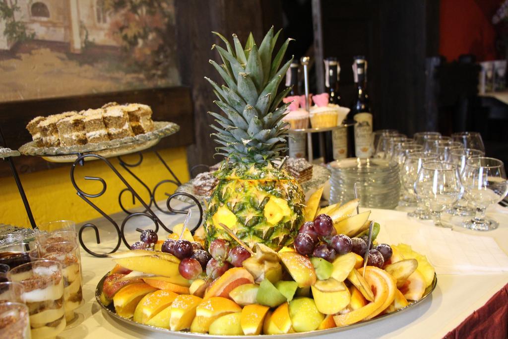 Eco Grill Hotel Restaurant Aquarius Львів Екстер'єр фото